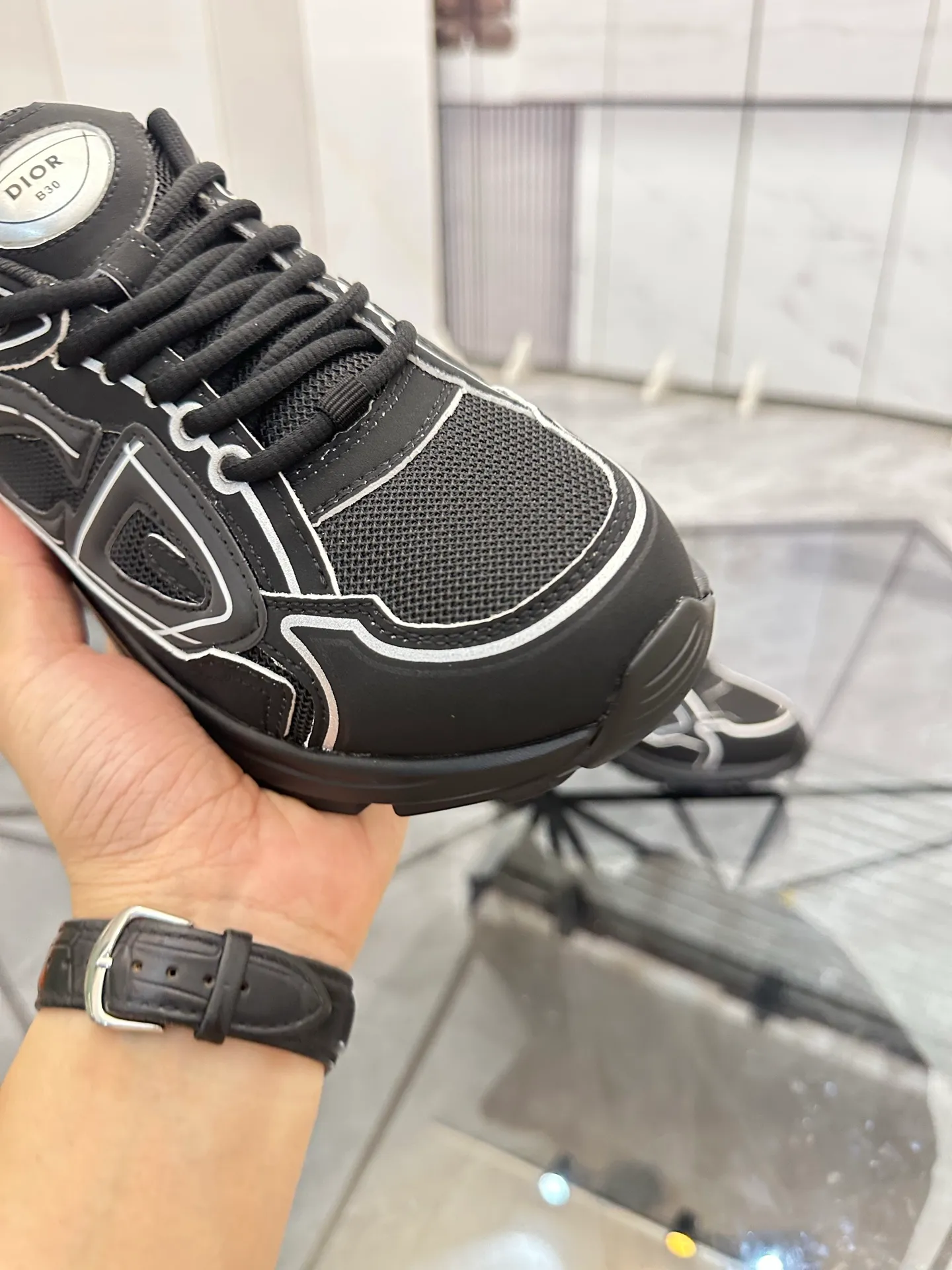 Men's shoes: 💰P400¥ Available in Guangzhou Product trademark: Dior* "Dior*" low-top casual shoes Regular size: 35-46 (can be customized to 47) Couple style Product materials: Upper imported cowhide stitched with original fabric, breathable lining, ultra-light foam original outsole. No.: 007